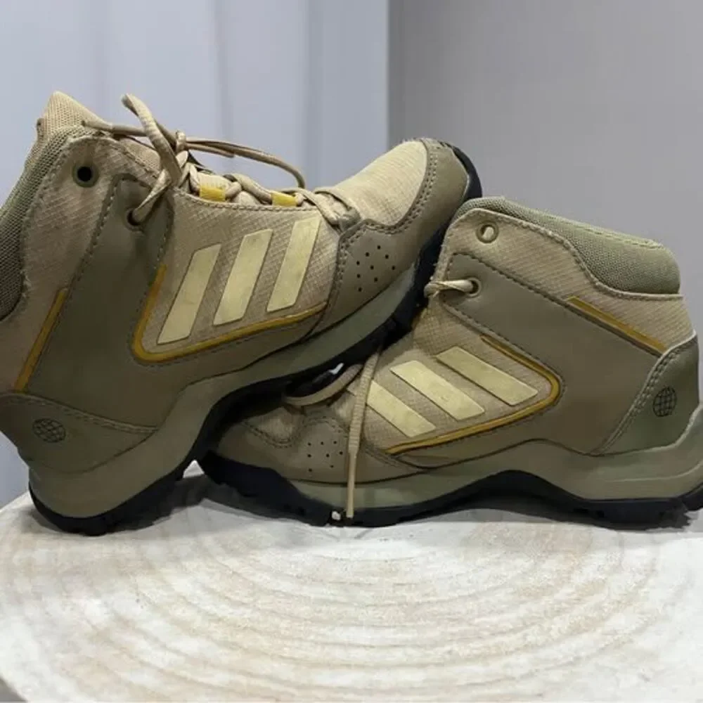 ADIDAS Terrex Hyperhiker Mid Hiking Boots Kids Youth Size 1.5 GZ9215 Beige Tan